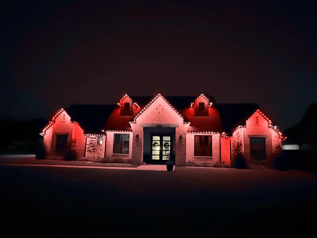 Simulated color preview: the same Lonestar install shown with red rooflines instead of blue